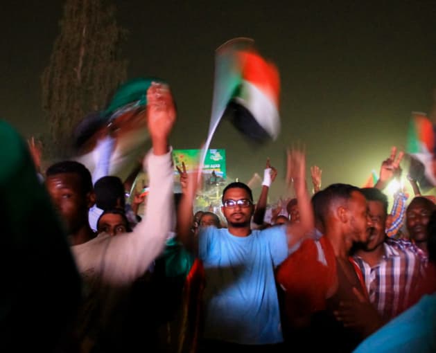 Demonstration in Sudan. Photo by: Hind Mekki on Flickr (https://www.flickr.com/photos/hmekki/49174020573/in/dateposted/ ) (CC BY-NC-SA 2.0)